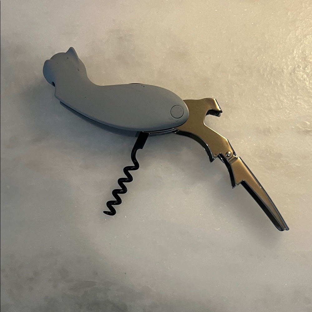 💛 Gray Cat-Shaped Corkscrew